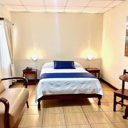 Hotel D'Mario Lago Agrio ภายนอก รูปภาพ