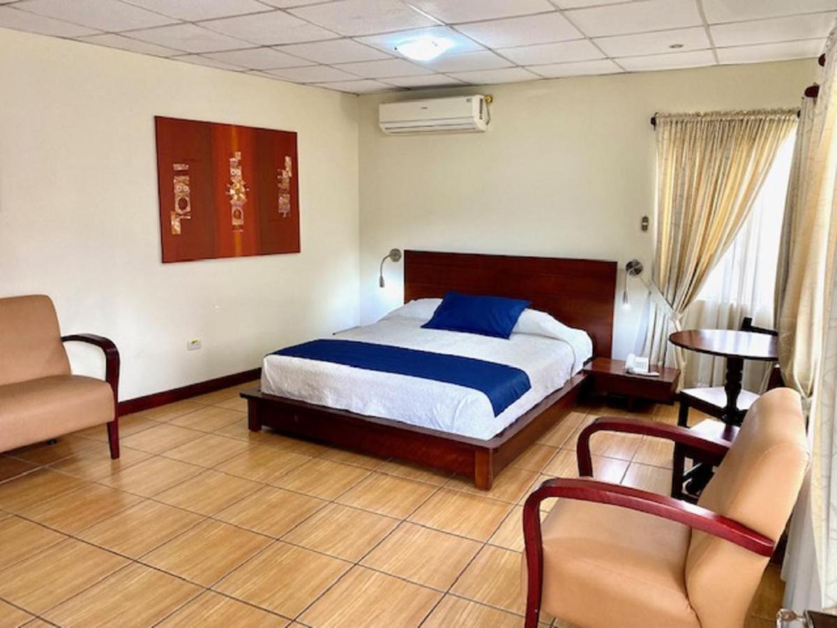 Hotel D'Mario Lago Agrio ภายนอก รูปภาพ