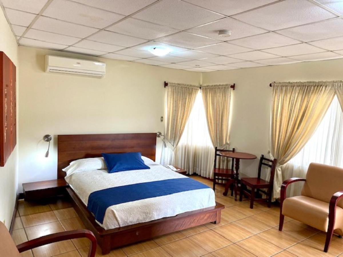 Hotel D'Mario Lago Agrio ภายนอก รูปภาพ